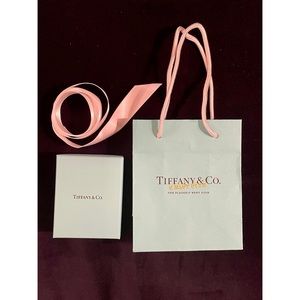 Tiffany & Co. 3 items: small bag + box in blue + white ribbon. Empty. Authentic.